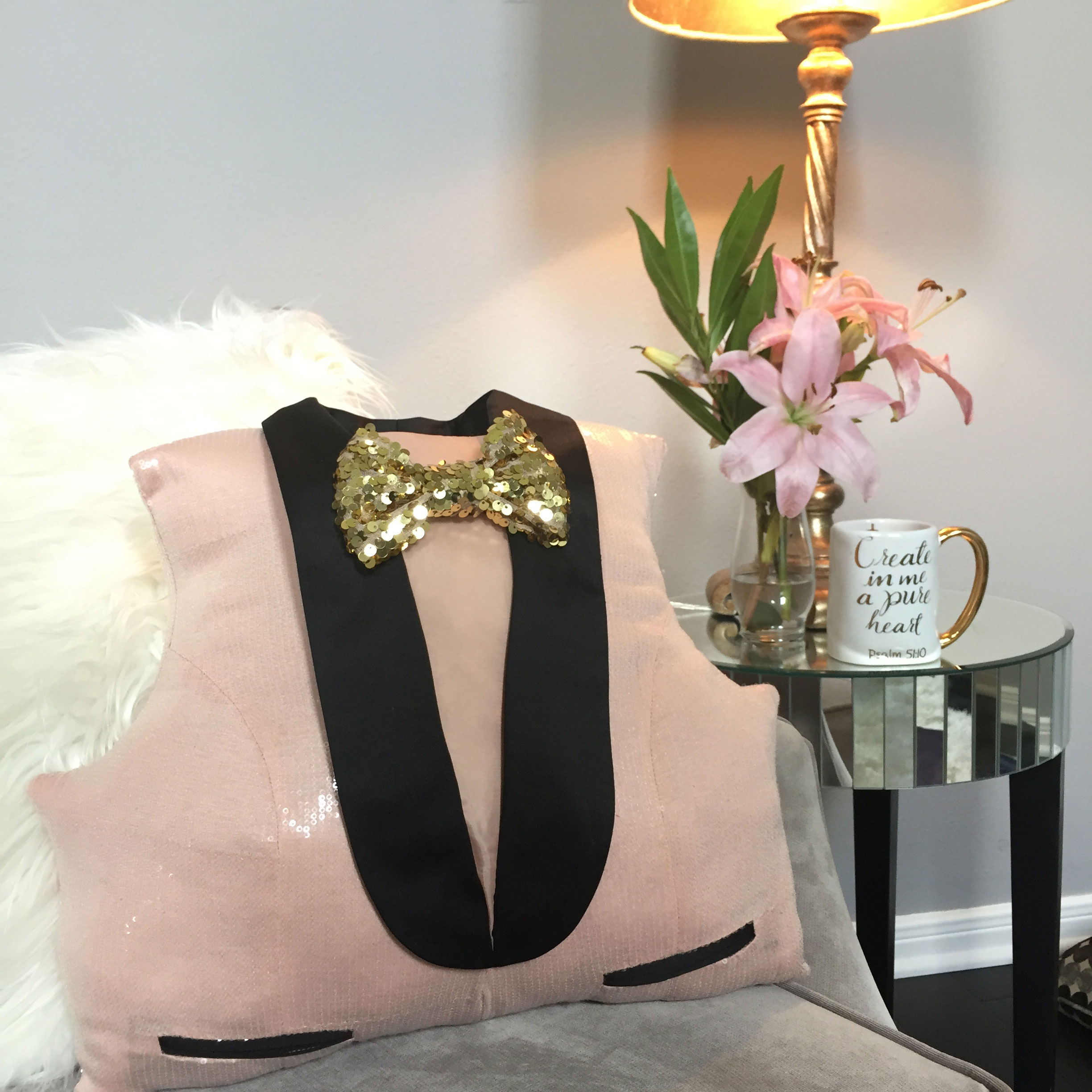 DIY Tuxedo Sequin Pillow #homedecor #budgethomedecor on angelaeast.com